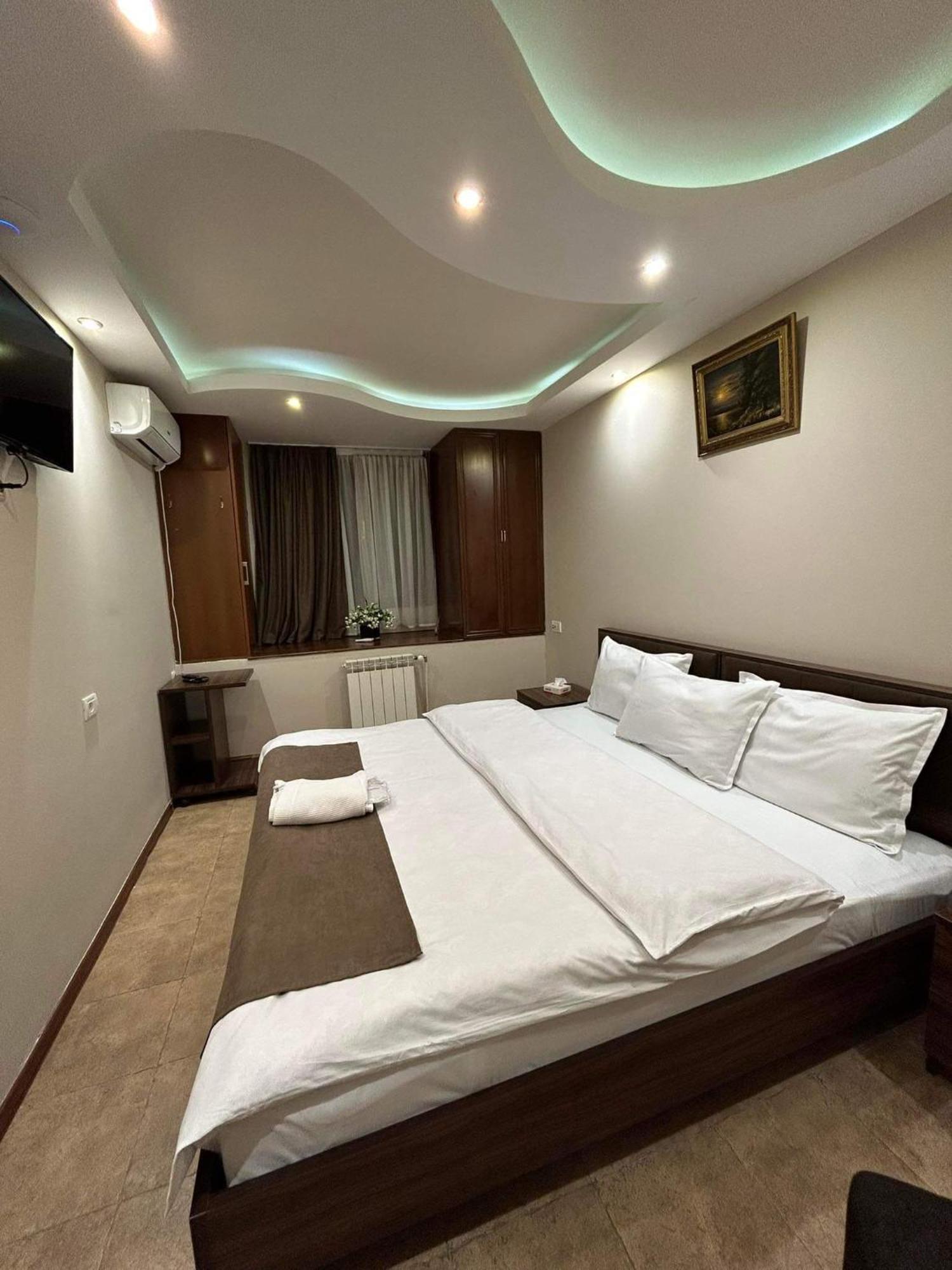 Time Hotel & Tours Ереван Экстерьер фото