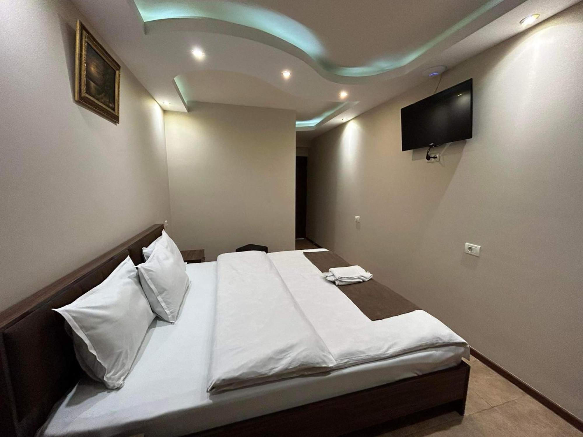 Time Hotel & Tours Ереван Экстерьер фото