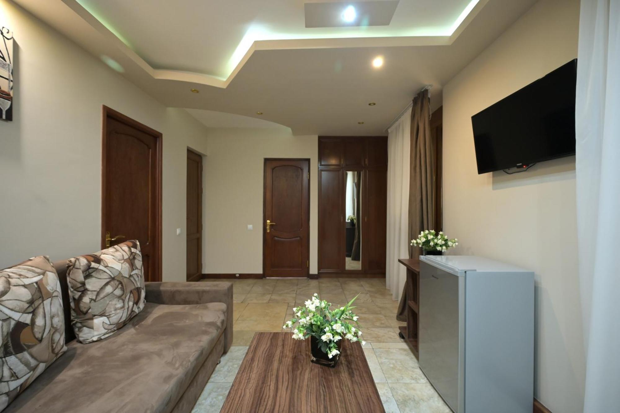 Time Hotel & Tours Ереван Экстерьер фото