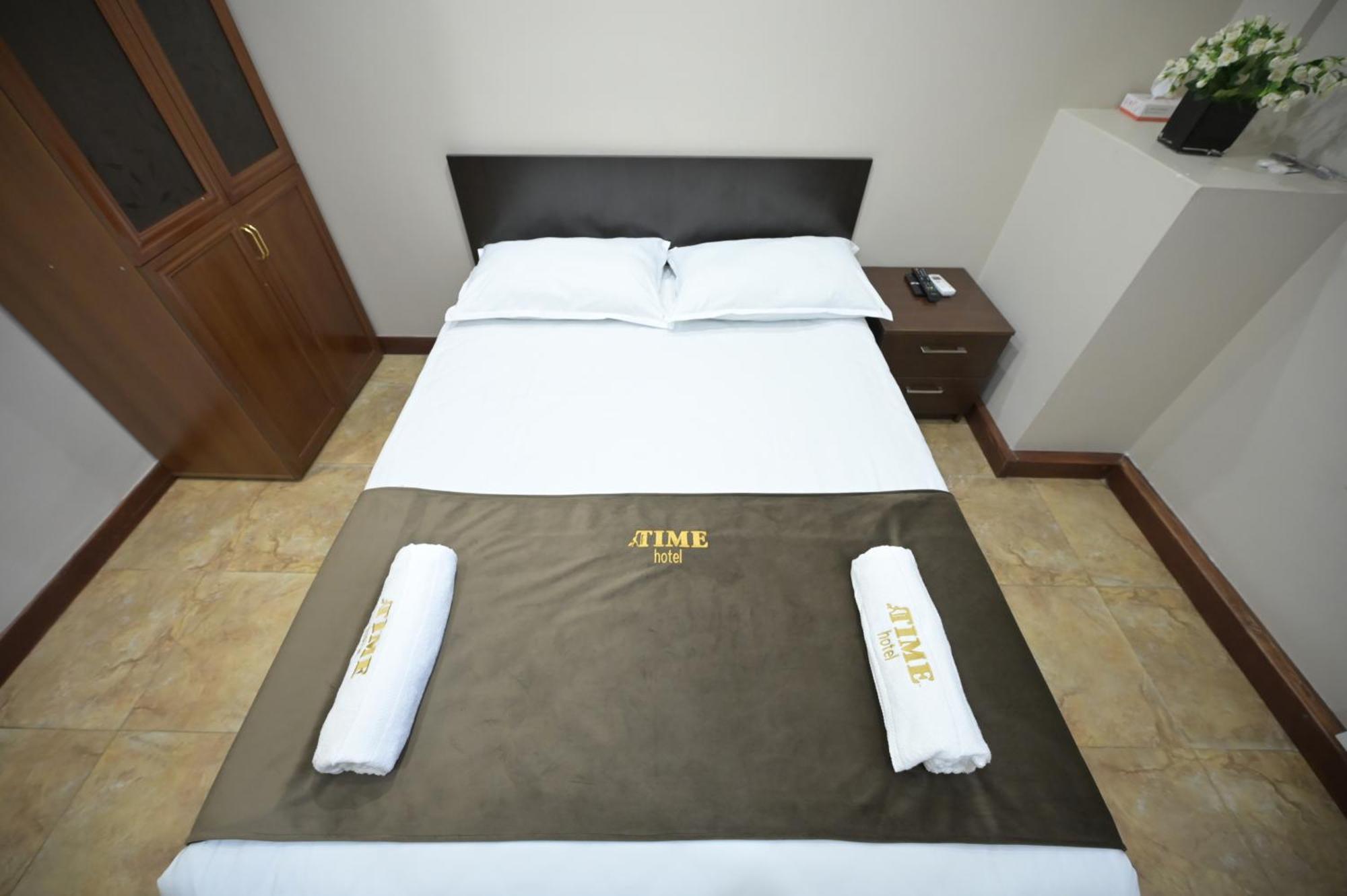 Time Hotel & Tours Ереван Экстерьер фото