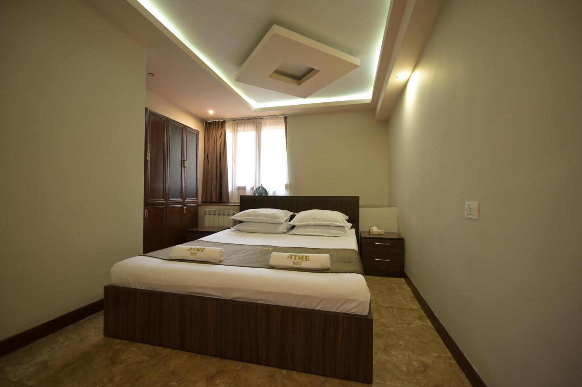 Time Hotel & Tours Ереван Экстерьер фото