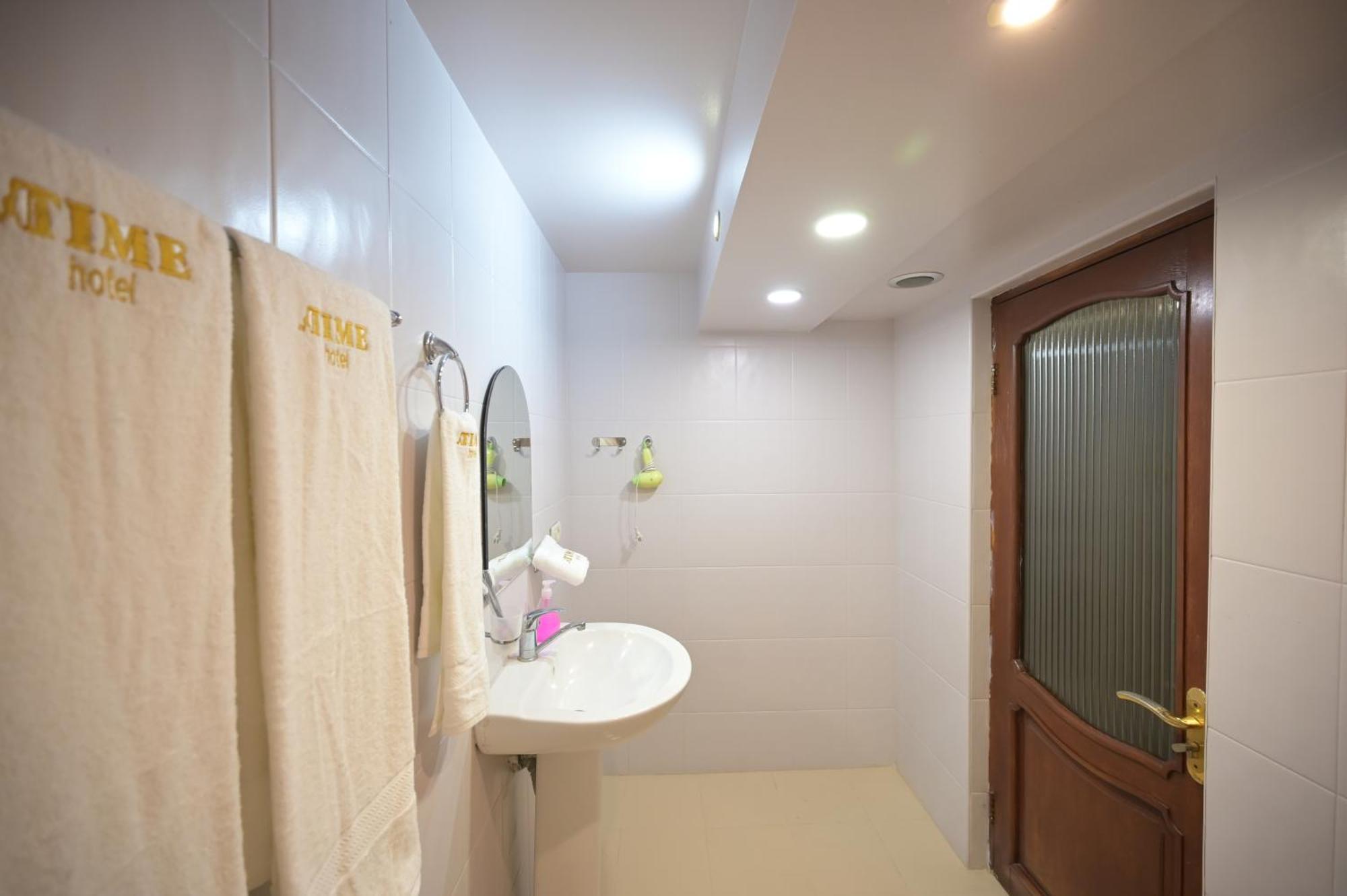 Time Hotel & Tours Ереван Экстерьер фото