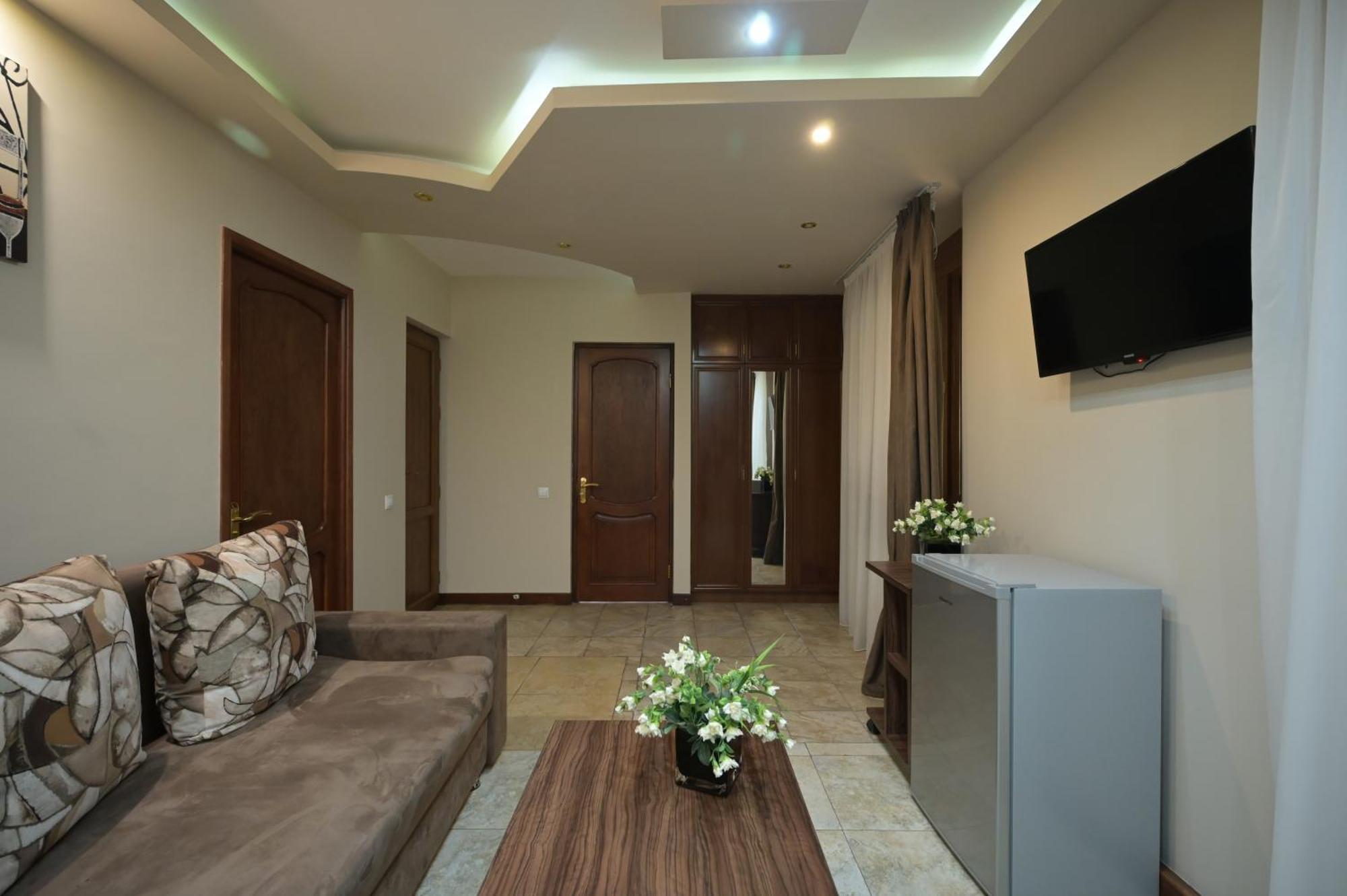 Time Hotel & Tours Ереван Экстерьер фото