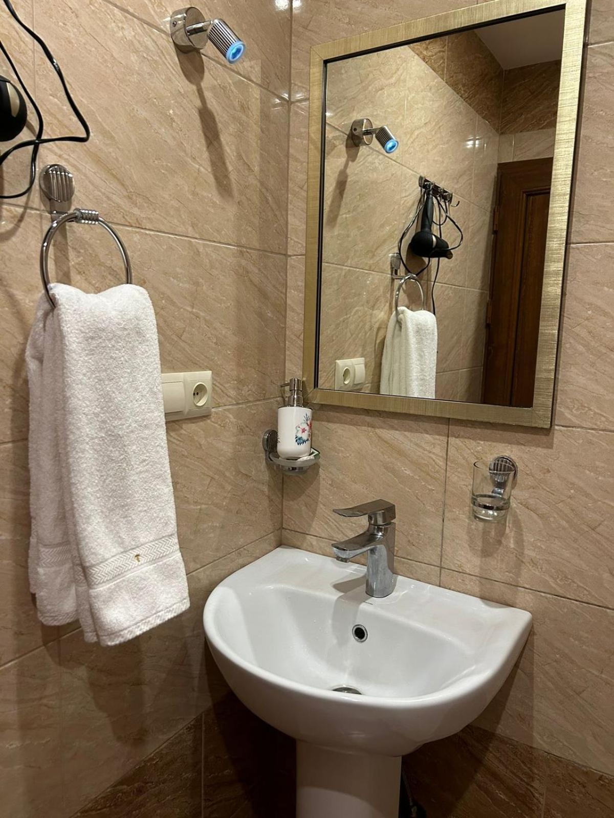 Time Hotel & Tours Ереван Экстерьер фото